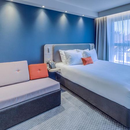 Holiday Inn Express - Fleet By Ihg Eksteriør bilde