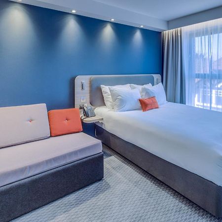Holiday Inn Express - Fleet By Ihg Eksteriør bilde