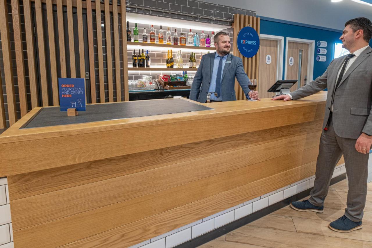 Holiday Inn Express - Fleet By Ihg Eksteriør bilde