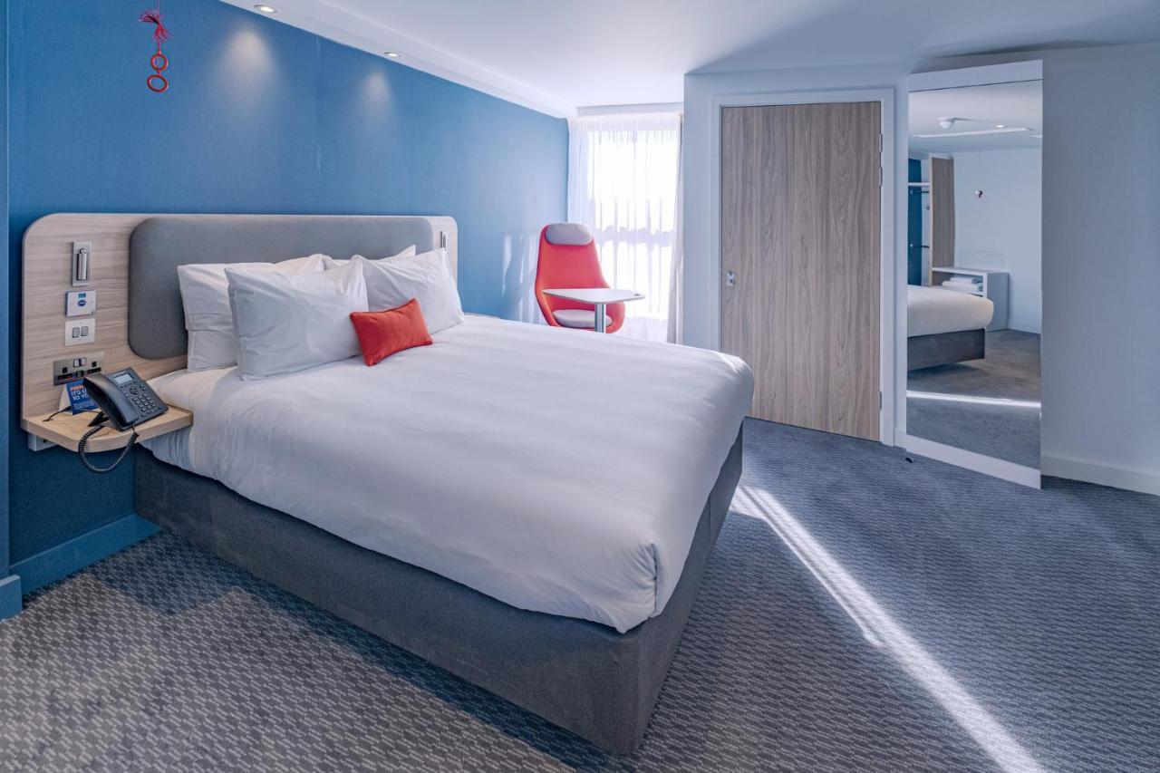 Holiday Inn Express - Fleet By Ihg Eksteriør bilde