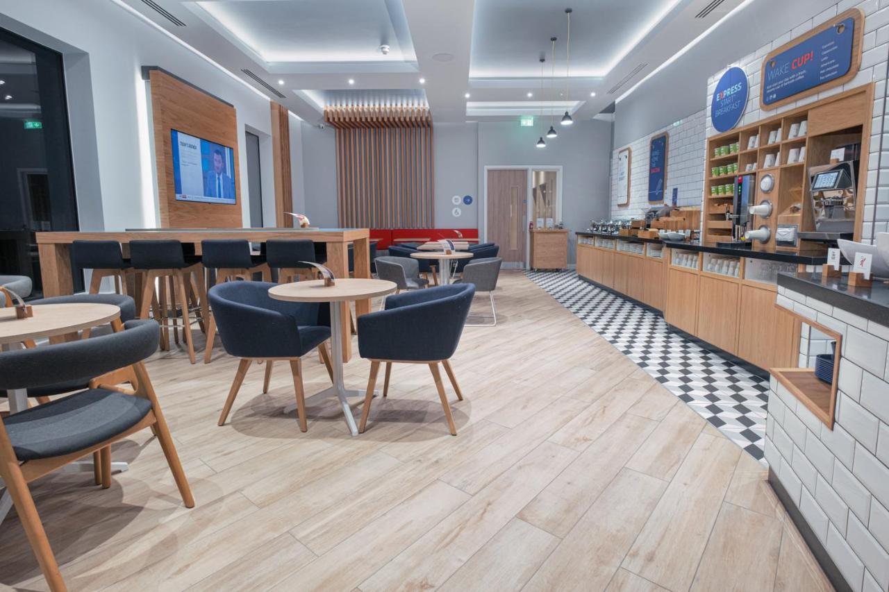 Holiday Inn Express - Fleet By Ihg Eksteriør bilde
