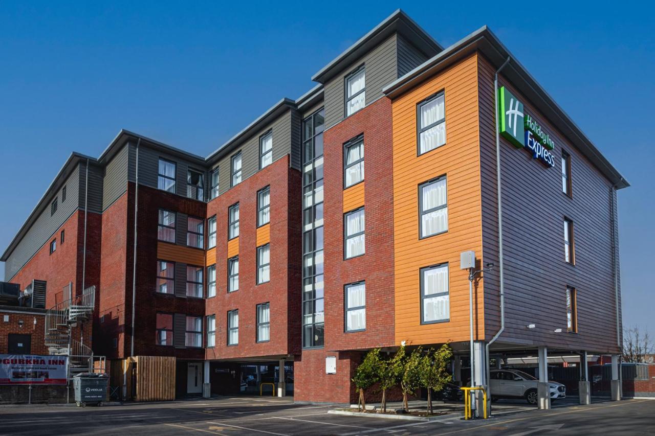 Holiday Inn Express - Fleet By Ihg Eksteriør bilde