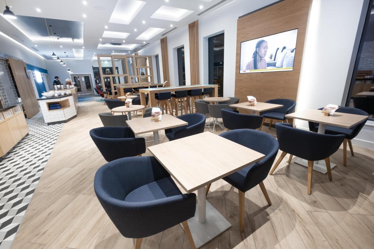 Holiday Inn Express - Fleet By Ihg Eksteriør bilde
