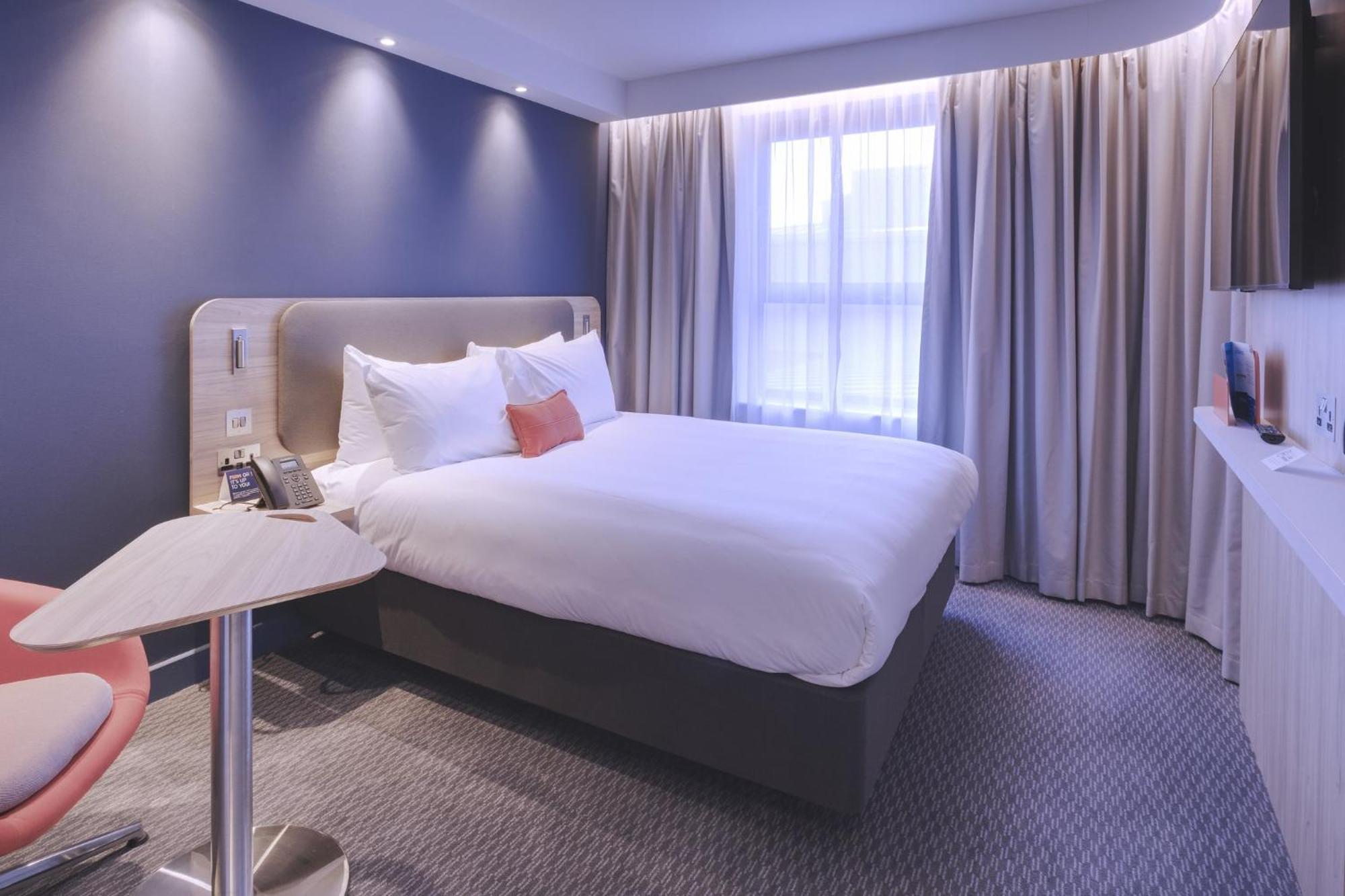 Holiday Inn Express - Fleet By Ihg Eksteriør bilde