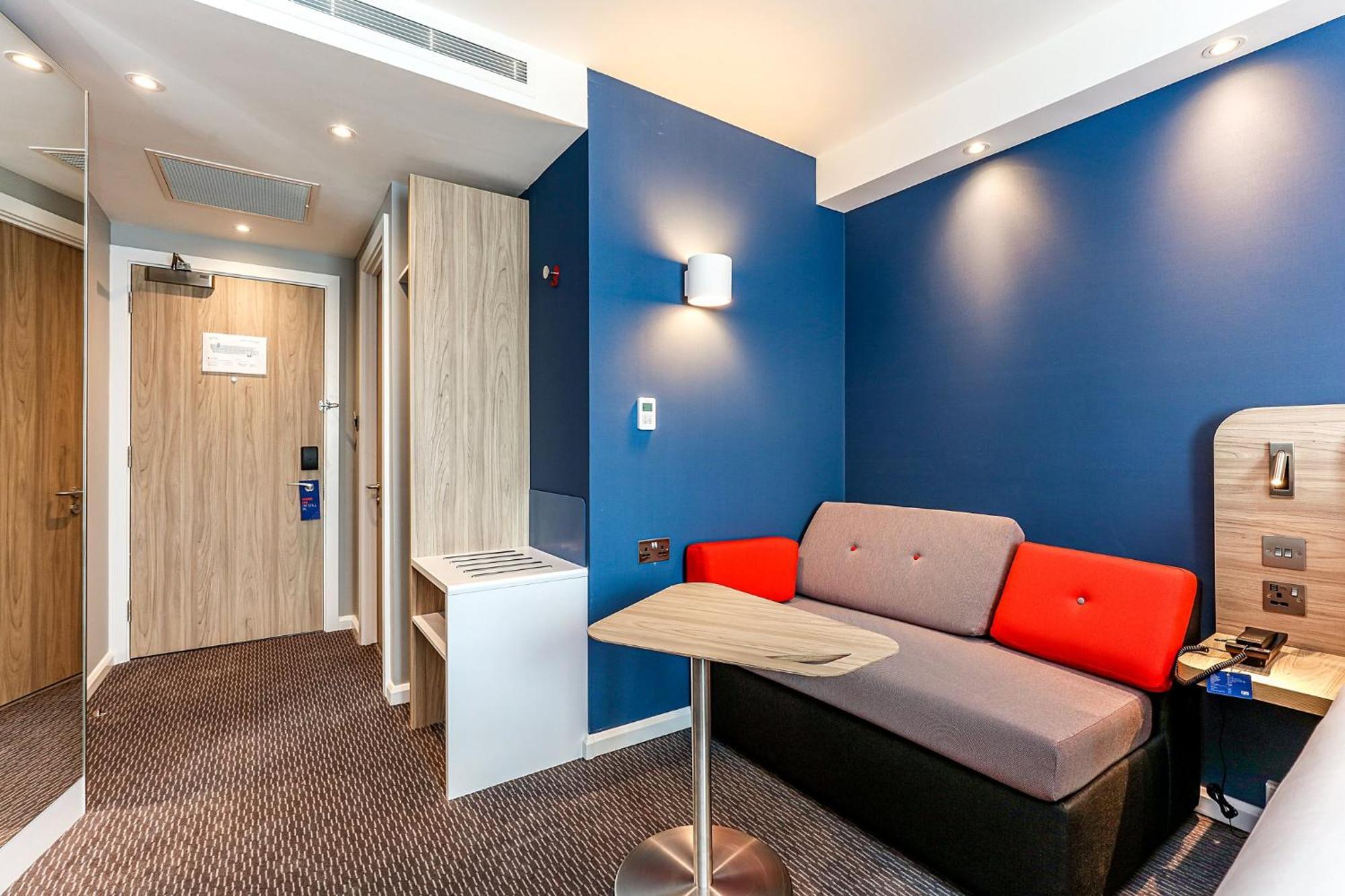 Holiday Inn Express - Fleet By Ihg Eksteriør bilde